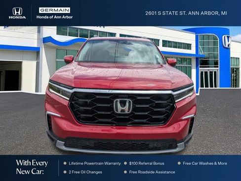 Used 2025 Honda Pilot Touring image 9