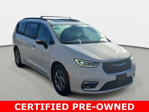 Used 2023 Chrysler Pacifica Limited image 3