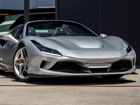 Used 2022 Ferrari F8 Tributo image 5