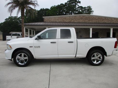 Used 2018 RAM 1500 Express RWD image 1