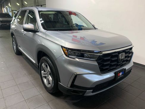 Used 2025 Honda Pilot EX-L image 2