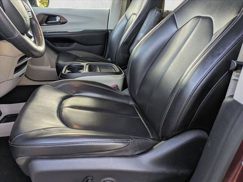 Used 2020 Chrysler Voyager Lxi FWD image 12