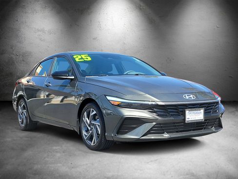 Certified 2025 Hyundai Elantra Sport FWD image 2