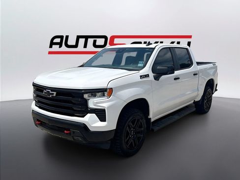 Used 2025 Chevrolet Silverado 1500 LT Trail Boss w/ Convenience Package II AWD/4WD image 3