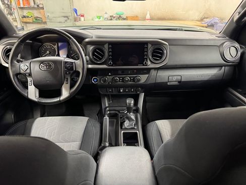 Used 2021 Toyota Tacoma TRD Off-Road AWD/4WD image 18