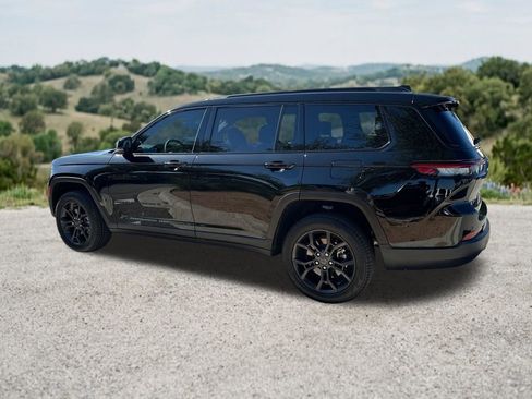 Used 2025 Jeep Grand Cherokee L Limited w/ Luxury Tech Group II RWD image 7