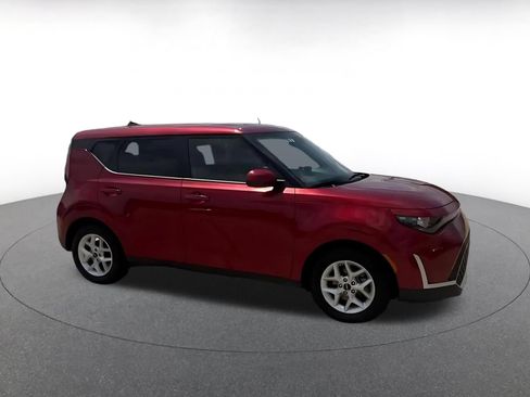 Used 2025 Kia Soul LX w/ LX Technology Package FWD image 2
