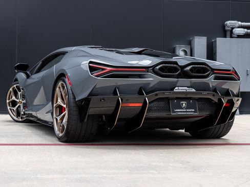 Used 2024 Lamborghini Revuelto image 7