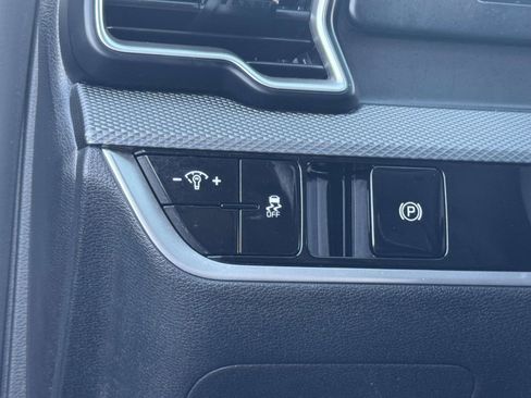 Used 2024 Kia Sportage LX image 10