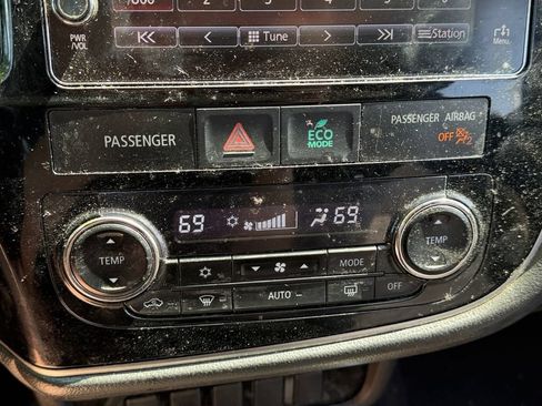 Used 2017 Mitsubishi Outlander SE FWD image 27