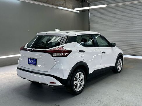 Used 2022 Nissan Kicks S FWD image 8