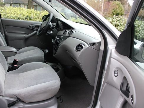 Used 2000 Ford Focus SE image 13