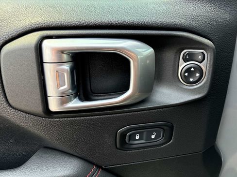 Used 2023 Jeep Wrangler Unlimited Rubicon w/ Cold Weather Group AWD/4WD image 15