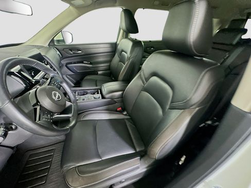 Used 2023 Nissan Pathfinder SL w/ Black Appearance Package AWD/4WD image 13