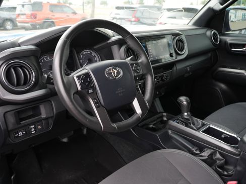 Used 2018 Toyota Tacoma TRD Off-Road AWD/4WD image 15