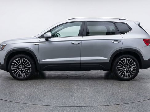 Used 2025 Volkswagen Taos SE FWD image 5