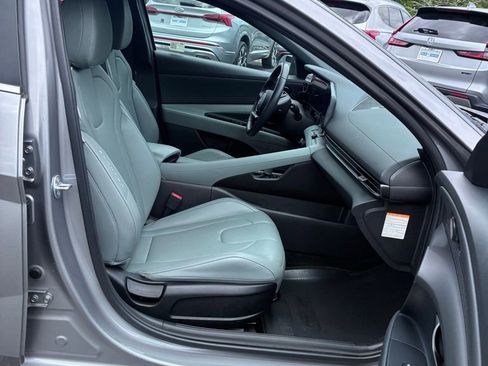 Used 2025 Hyundai Elantra Limited FWD image 19