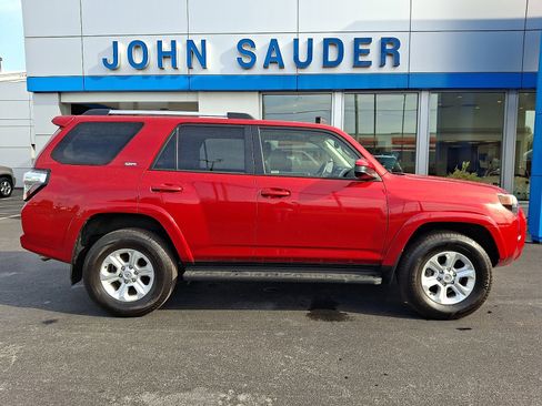 Used 2024 Toyota 4Runner SR5 AWD/4WD image 7