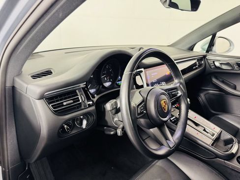 Used 2024 Porsche Macan AWD/4WD image 10