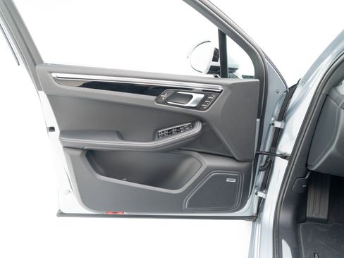 New 2026 Porsche Macan S image 23