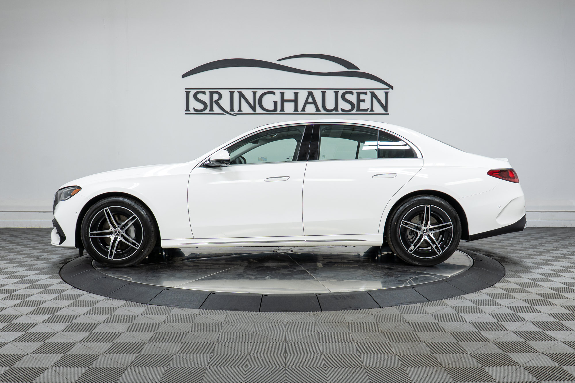 Used 2025 Mercedes-Benz E 350 4MATIC Sedan image 8