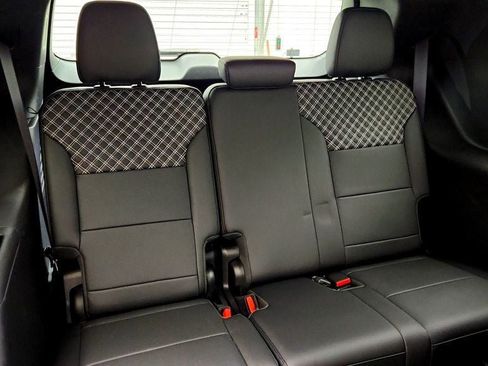 Used 2025 GMC Acadia Denali FWD image 22