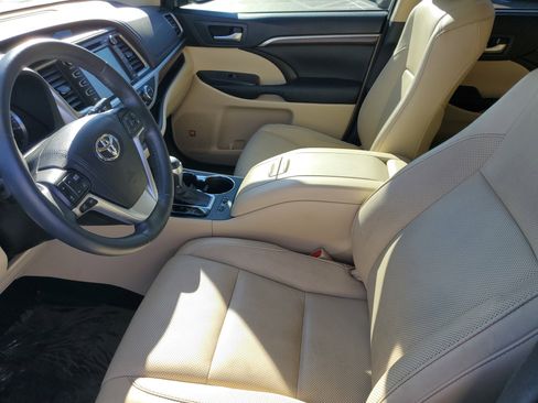 Used 2016 Toyota Highlander Limited Platinum image 17