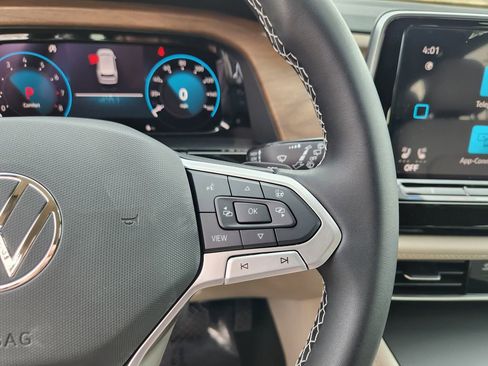 New 2026 Volkswagen Atlas SE image 17