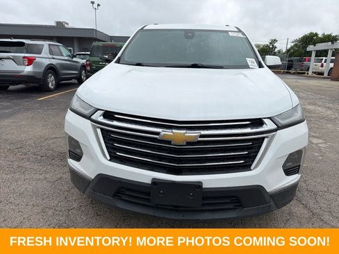 Used 2022 Chevrolet Traverse LT image 2
