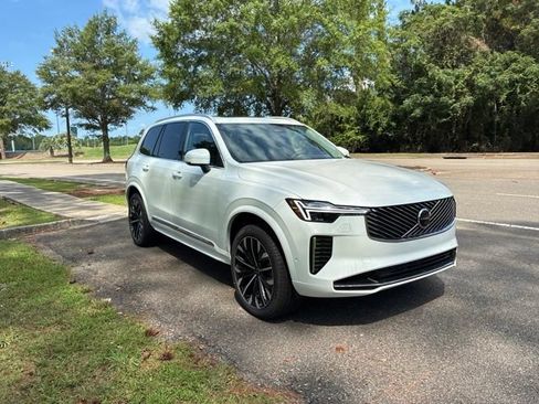 New 2026 Volvo XC90 T8 Plus w/ Protection Package Premier AWD/4WD image 3