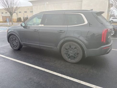 Used 2021 Kia Telluride EX w/ EX Premium Package image 3