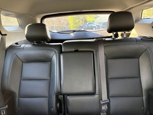 Used 2024 GMC Terrain SLT image 36