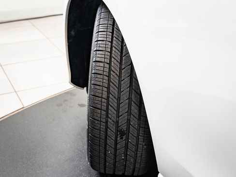 Certified 2025 Mercedes-Benz C 300 4MATIC Sedan image 38