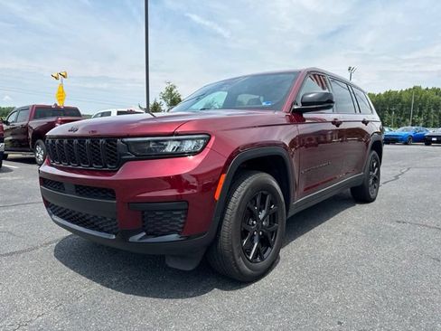 Used 2024 Jeep Grand Cherokee L Laredo AWD/4WD image 18