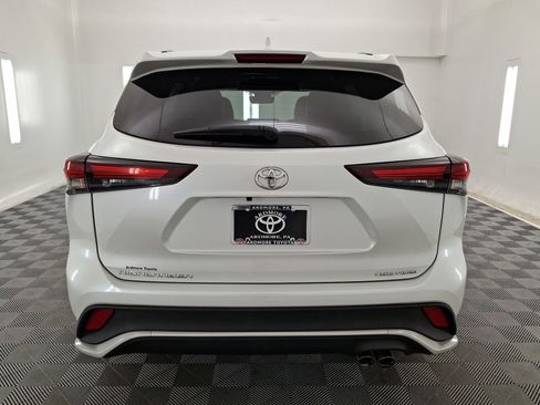 Used 2024 Toyota Highlander XSE AWD/4WD image 23