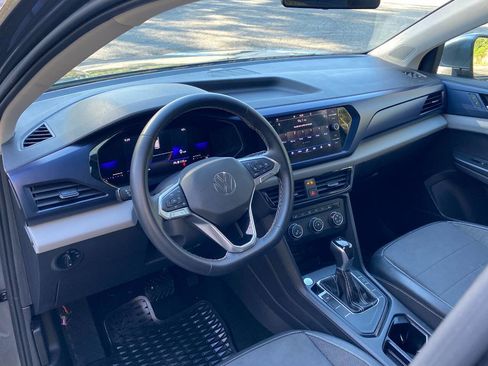 Used 2022 Volkswagen Taos SE w/ Panoramic Sunroof Package image 14