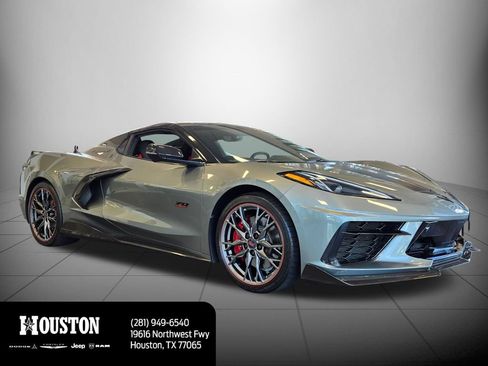 Used 2023 Chevrolet Corvette Stingray Premium Conv w/ Z51 Performance Package RWD image 3