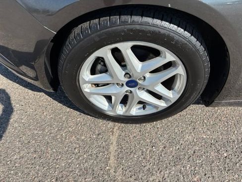Used 2016 Ford Fusion SE FWD image 10
