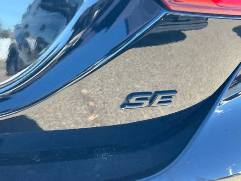 Used 2020 Toyota Camry SE FWD image 21