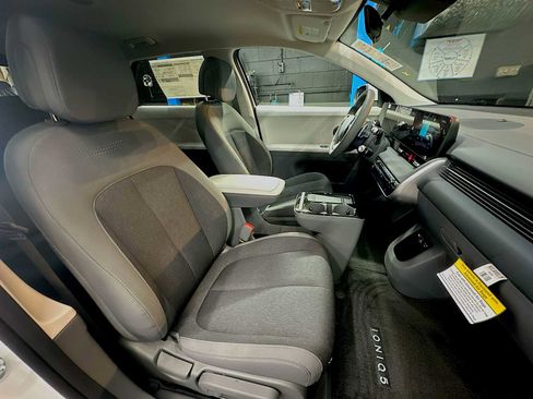 New 2026 Hyundai Ioniq 5 SE image 25