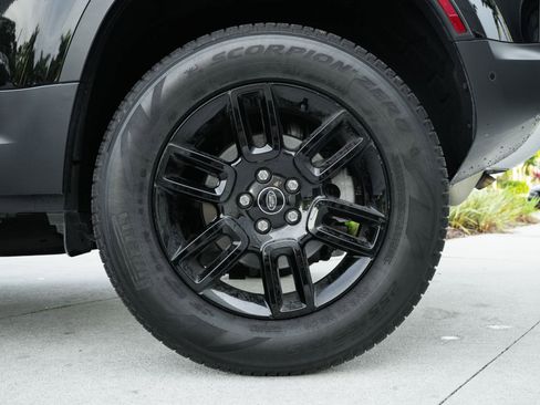 Used 2025 Land Rover Defender 110 S image 12