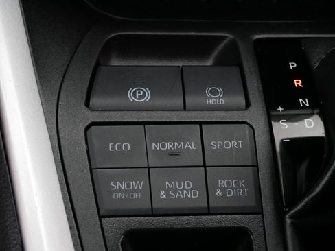 Certified 2025 Toyota RAV4 XLE AWD/4WD image 28