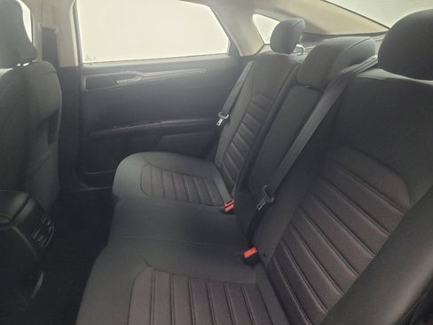 Used 2019 Ford Fusion SE FWD image 18