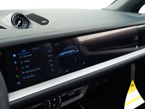 New 2026 Porsche Cayenne image 27