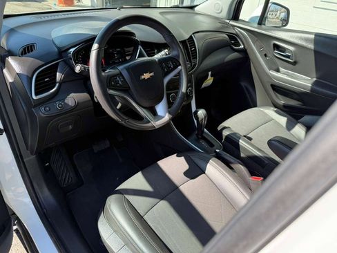 Used 2019 Chevrolet Trax LT w/ LT Convenience Package image 15