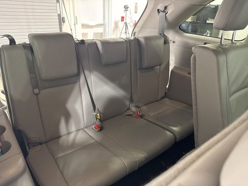 Used 2019 Toyota Highlander XLE AWD/4WD image 29