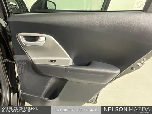 Used 2017 Kia Niro FE FWD image 23