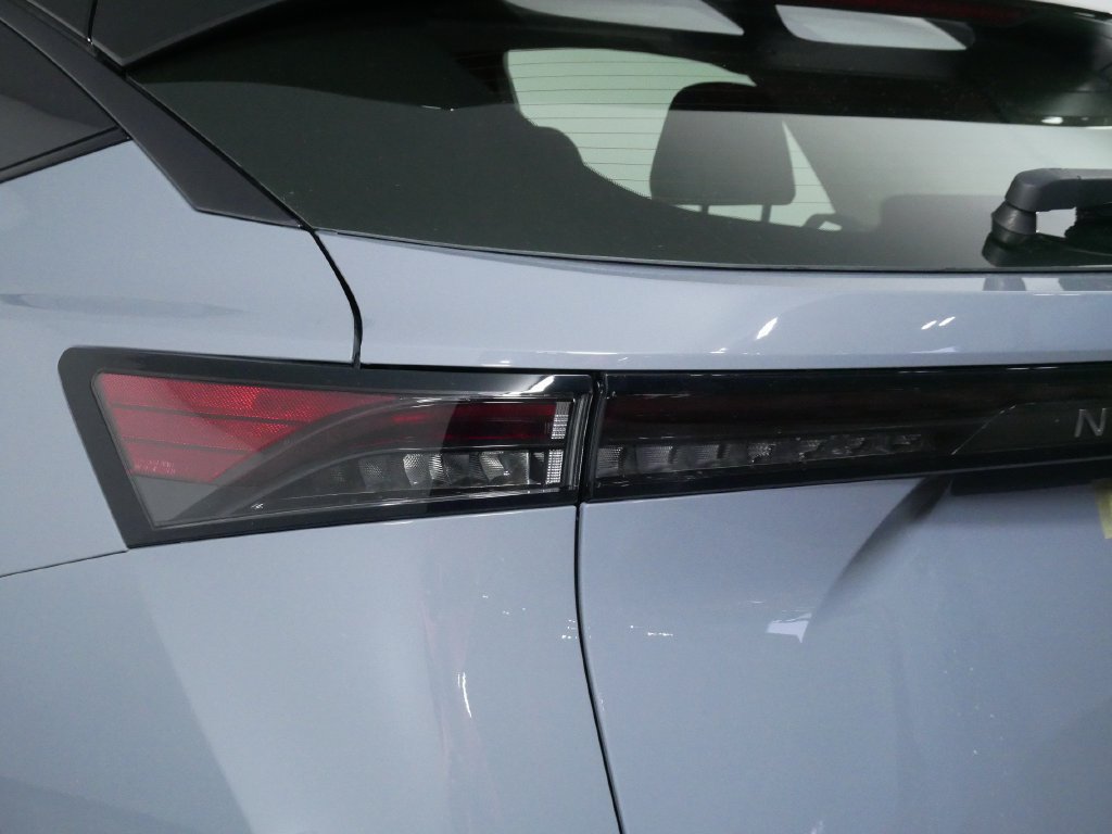 Used 2024 Nissan Ariya AWD image 12