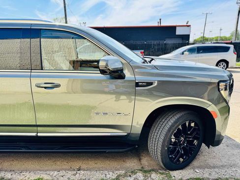Used 2024 GMC Yukon XL Denali AWD/4WD image 3