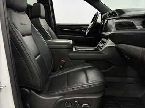 Used 2021 GMC Yukon XL Denali w/ Denali Premium Package image 14